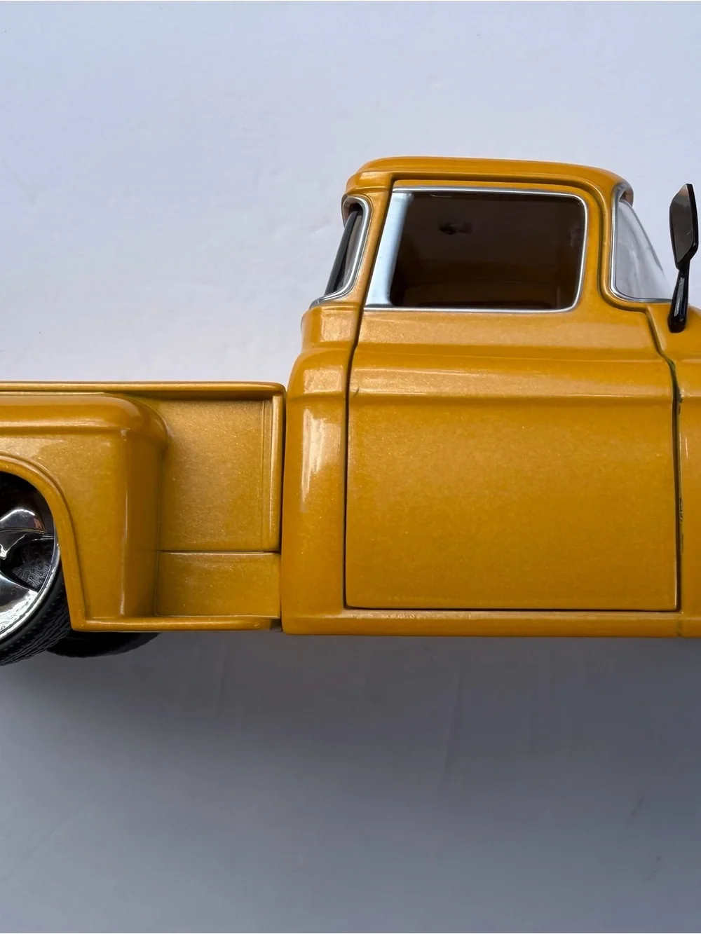 Jada Toys Dub City Old Skool 1955 Chevrolet Stepside Pickup | 1:24 Scale